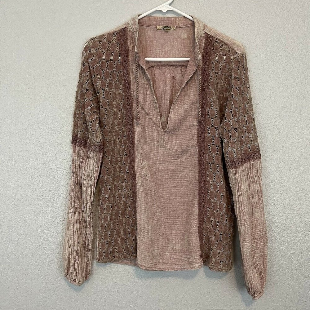 Gimmicks by bke Long Sleeve Crocheted popover Rose Blouse Size Small
